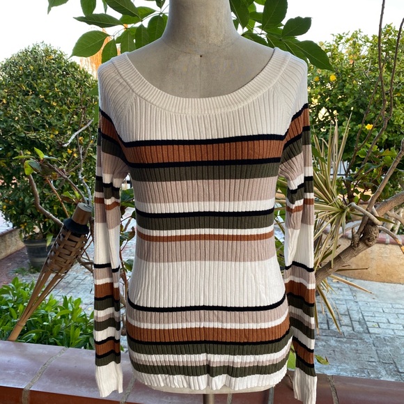 Express Ribbed Crewneck Sweater LARGE - Picture 6 of 7